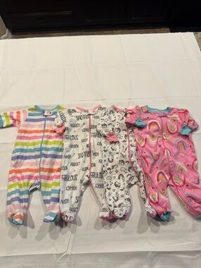 Onesies brand 4 pack footies pajamas- like new
